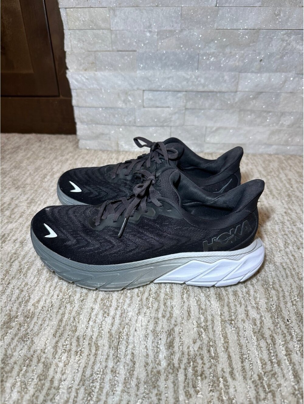 HOKA One One Arahi 6 Men’s Size 9 Black White Running Shoes 1123195